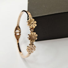 Load image into Gallery viewer, Simple Three Little Daisies TISCO Bracelet Chrysanthemum Jewelry With Diamonds